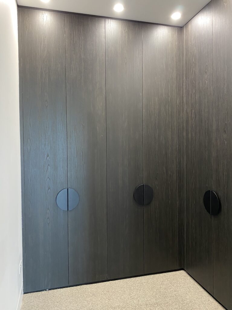 052
